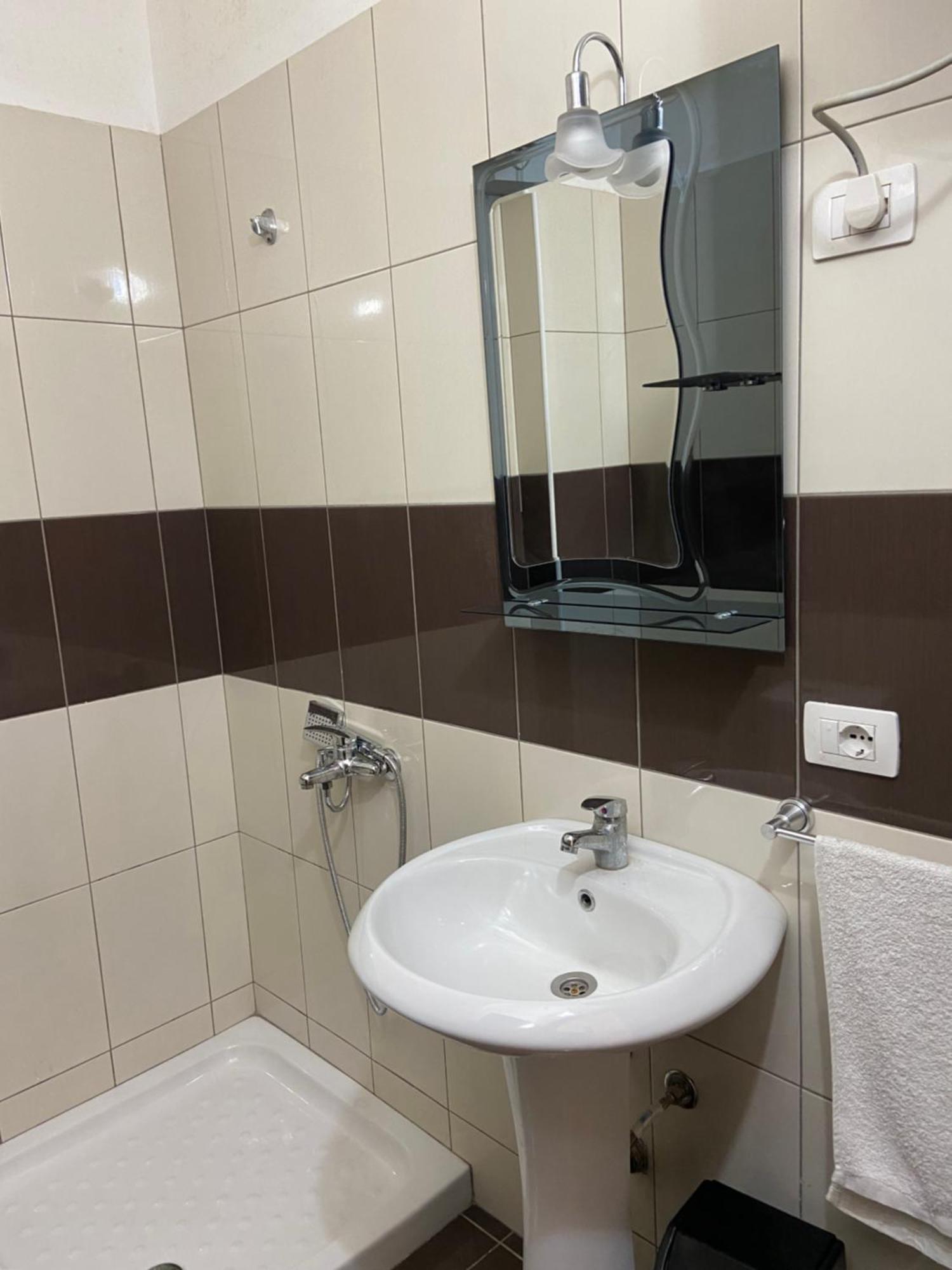 Ari Apartaments Vlore Ngoại thất bức ảnh
