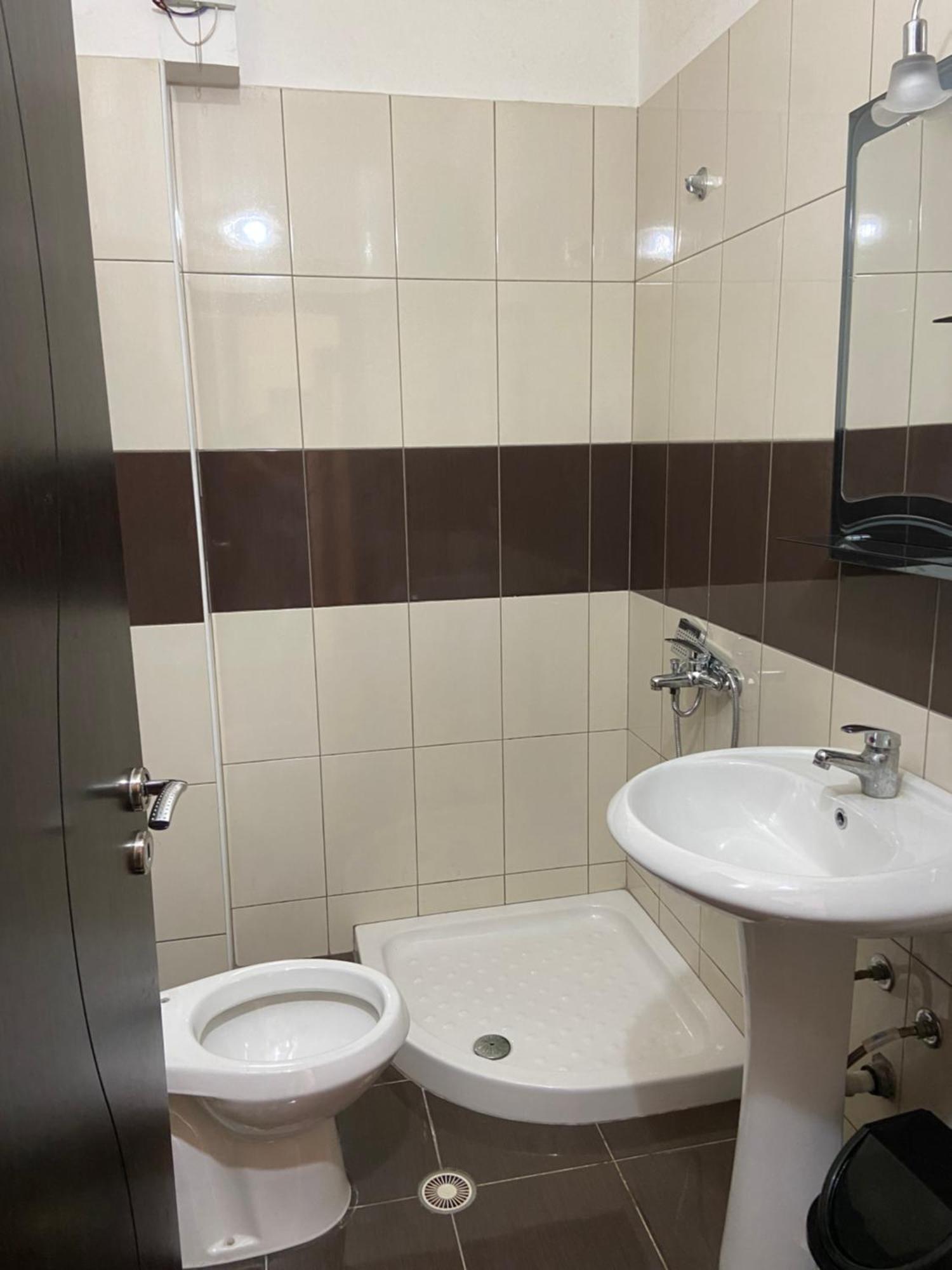 Ari Apartaments Vlore Ngoại thất bức ảnh